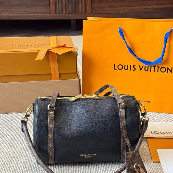 Classic Louis Vuitton Bag: A Stylish and Versatile Choice for Elegance - Picture 3 of 6